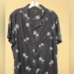 MARC ANTHONY SIZE LARGE NAVY BLUE SHIRT W/LIGHT BLUE PALM TREES AND DOTS